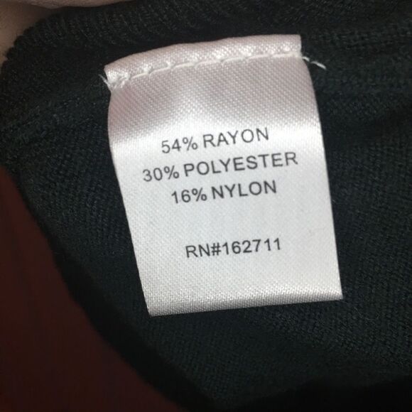 Love Ellie Hunter Green Crossback Sweater size SM - Picture 6 of 7